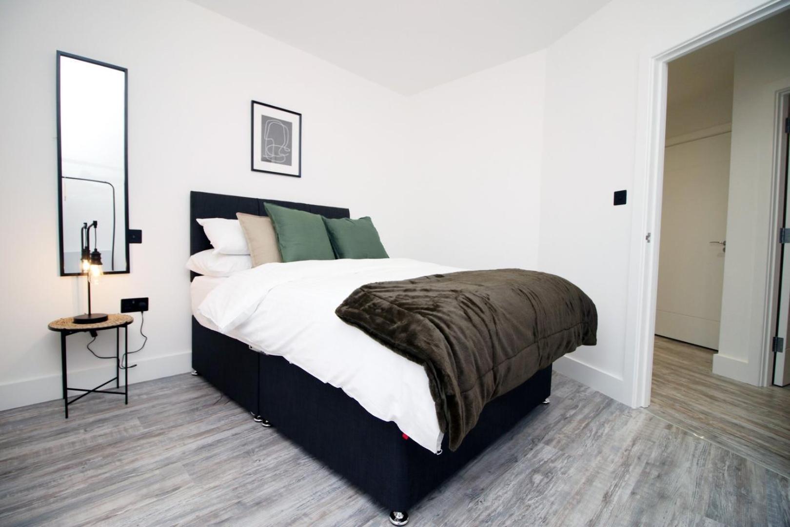 2 Bedroom With Free Parking سويندون المظهر الخارجي الصورة