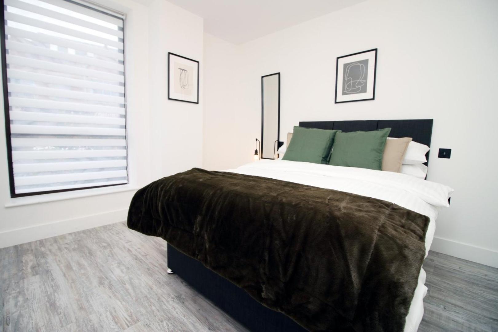 2 Bedroom With Free Parking سويندون المظهر الخارجي الصورة
